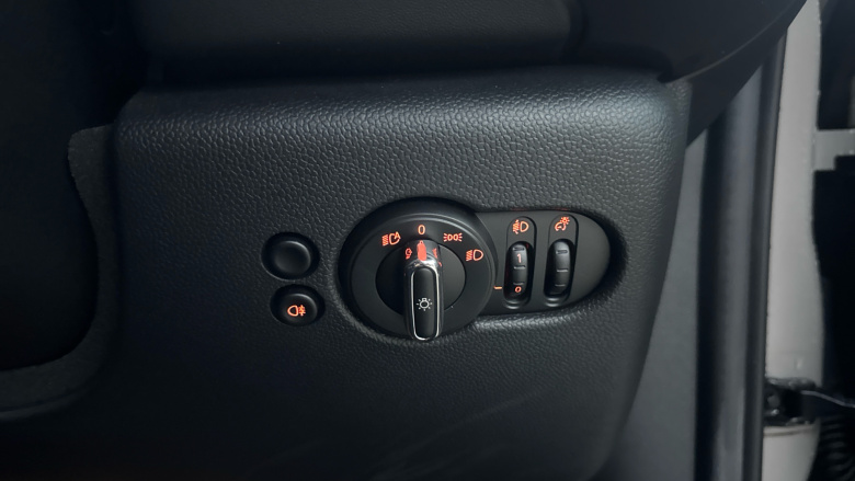 MINI Hatchback 1.5 Cooper Classic Premium 5dr Auto Petrol Hatchback